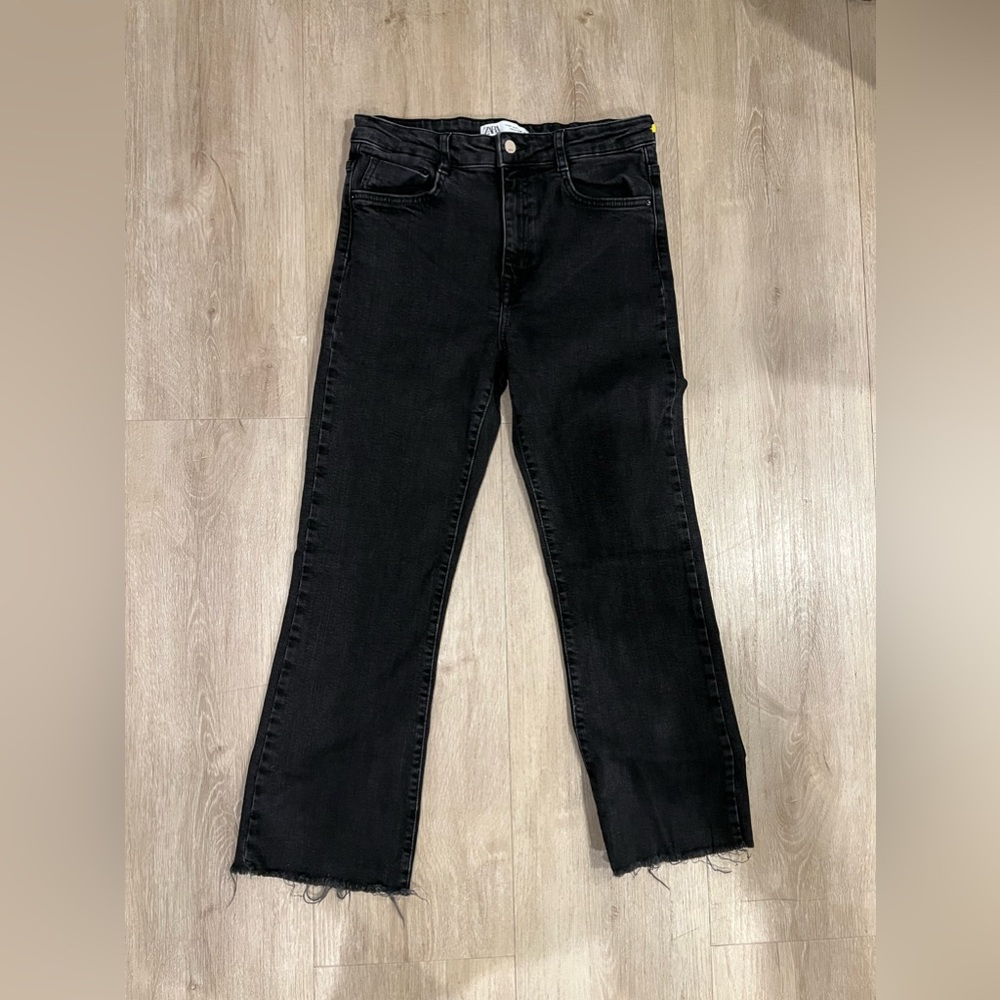 ZARA STRAIGHT LEG CROPPED BLACK DENIM